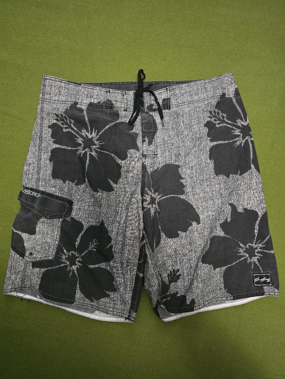 Y2K Billabong Men’s Gray Black Floral Swim Trunks